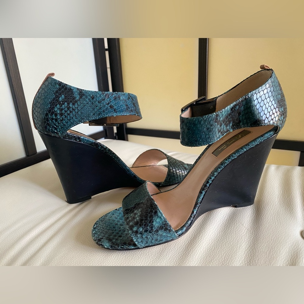 SJP BY SARAH JESSICA PARKER Strappy snake print Wedge Sandals, 38.5
